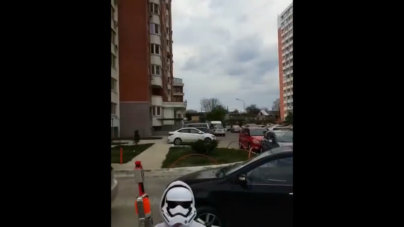 Сказал маски одеть..)