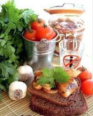 9 ВКУСНЫХ МАРИНАДОВ ДЛЯ РЫБЫ Соленая рыба один из самых любимых деликатесов. Из нее можно приготовить множество блюд, но даже обычный бутерброд с такой рыбкой превращается в настоящий праздник