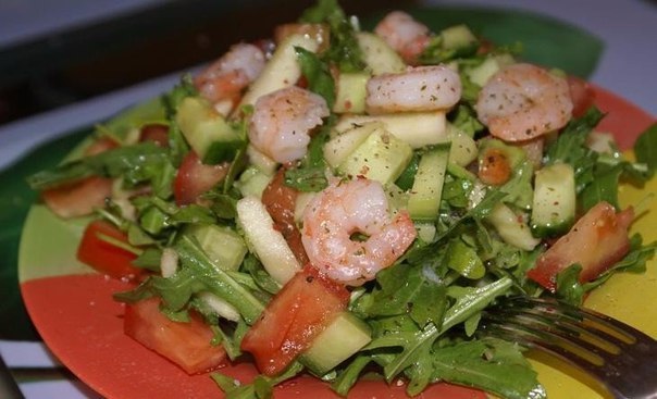 ТОП-6 ПРОСТЫХ, НО ВКУСНЫХ САЛАТОВ 1. САЛАТ С ЗАПРАВКОЙ ИЗ АВОКАДОИНГРЕДИЕНТЫ:Для салата: 1 пучок салата (у меня были зеленые части пекинской капусты), 3 обычных помидора или 6-8 помидоров черри,